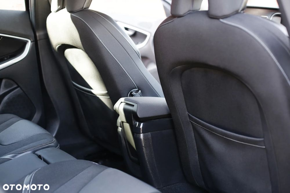 Volvo V40 D4 Drive-E R-Design Momentum - 10