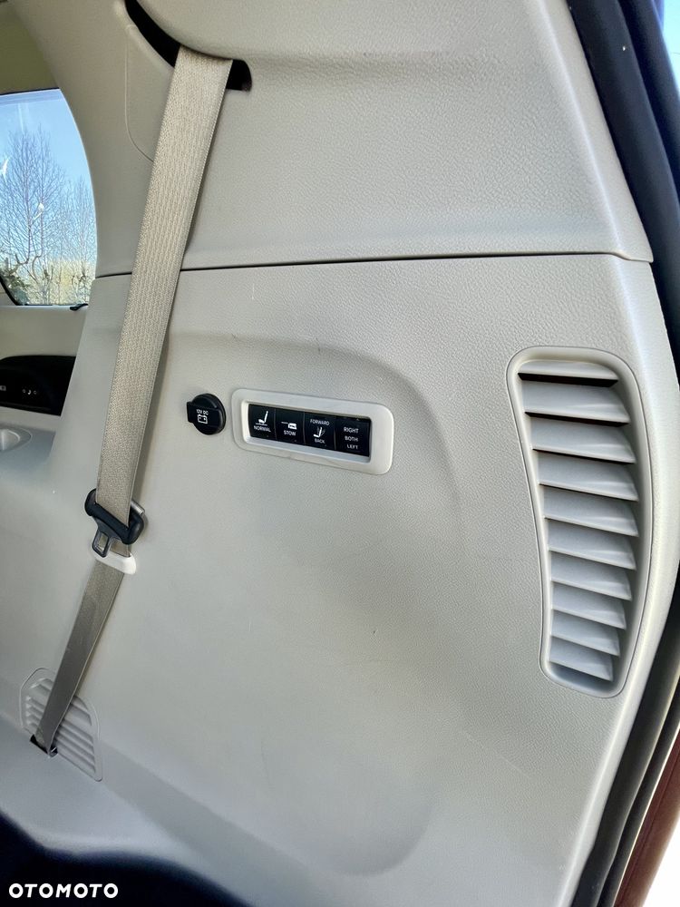 Chrysler Pacifica - 13