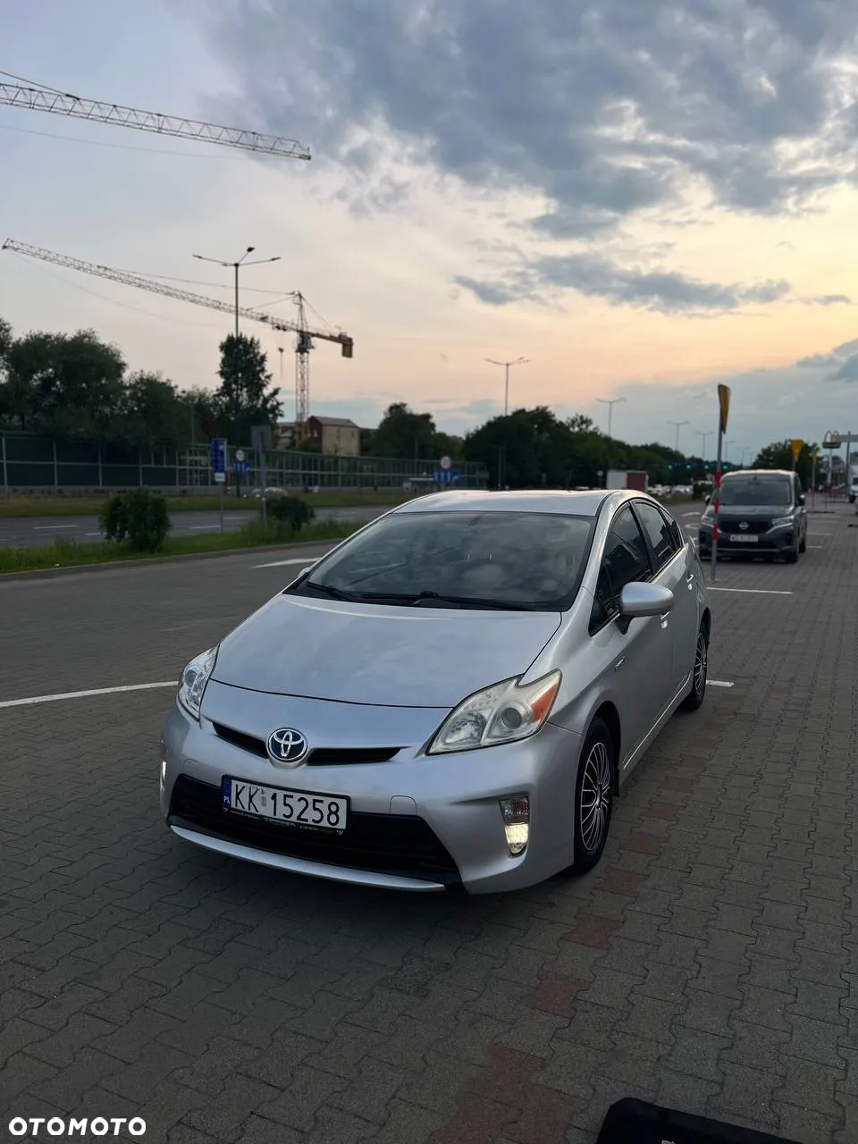 Toyota Prius (Hybrid) Life - 4