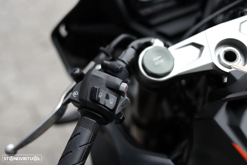 Honda CBR 650R - 8
