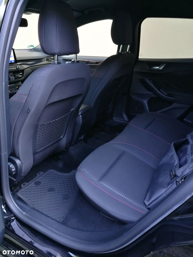 Ford Focus 1.0 EcoBoost ST-Line - 11