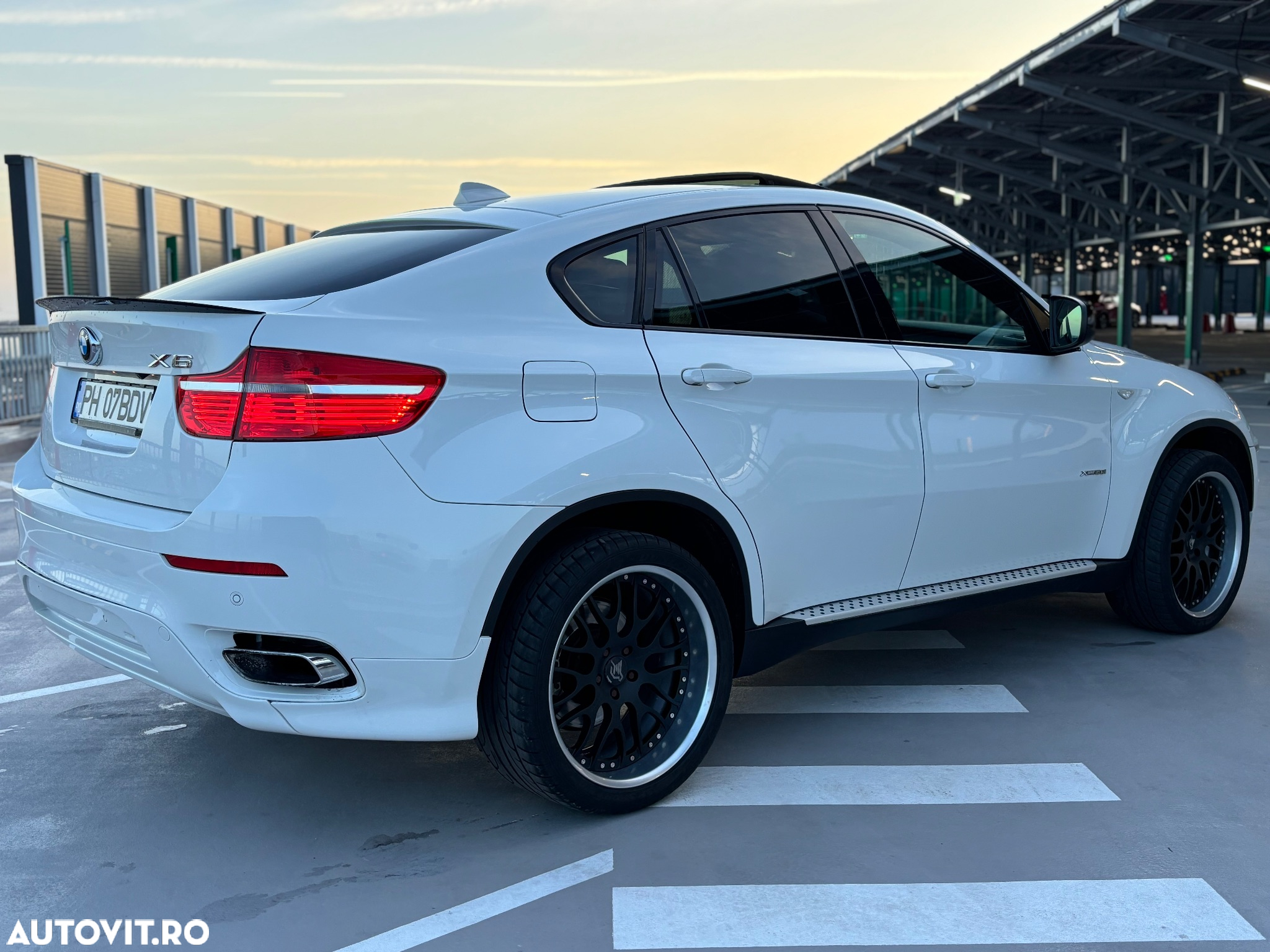 BMW X6 xDrive50i - 14