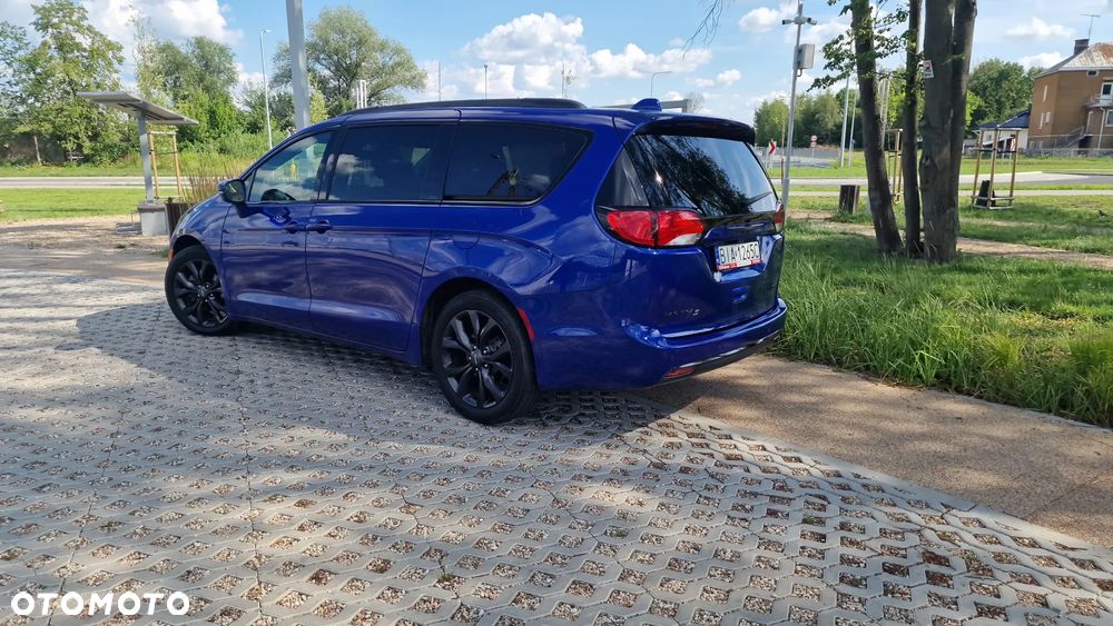 Chrysler Pacifica - 8