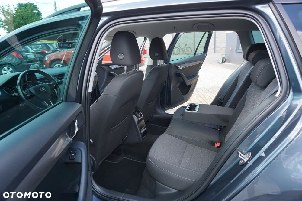 Skoda Octavia 2.0 TDI DSG Soleil - 23