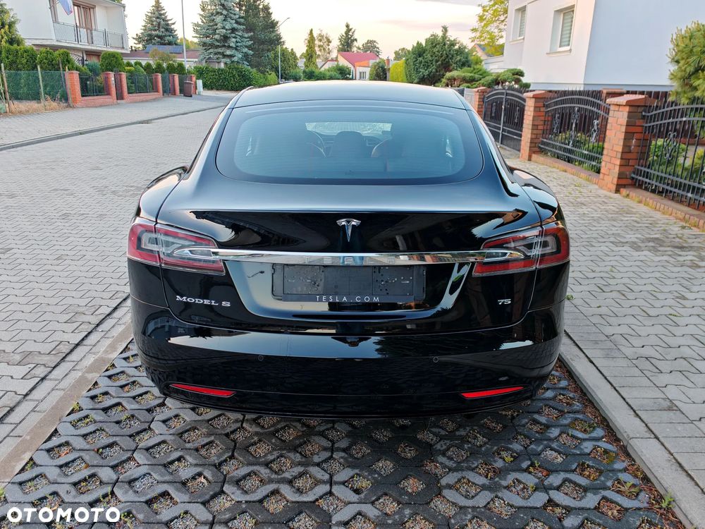 Tesla Model S - 17