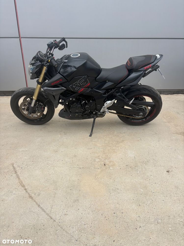 Suzuki GSR - 1