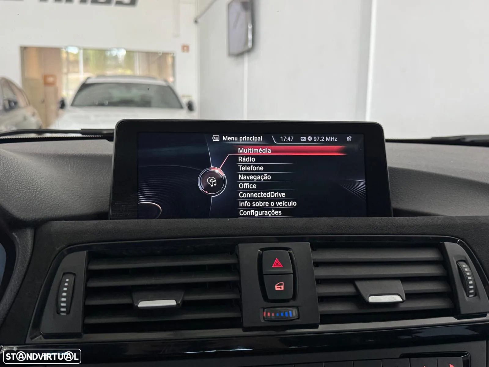 BMW 320 d Touring xDrive Auto - 25