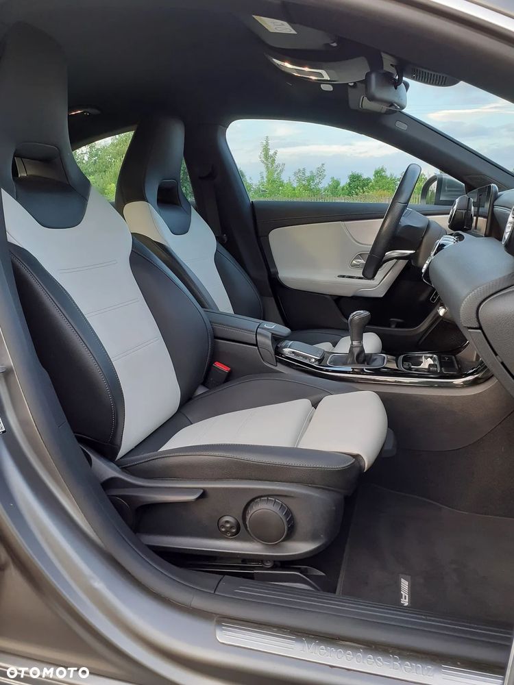 Mercedes-Benz CLA 180 AMG Line - 24