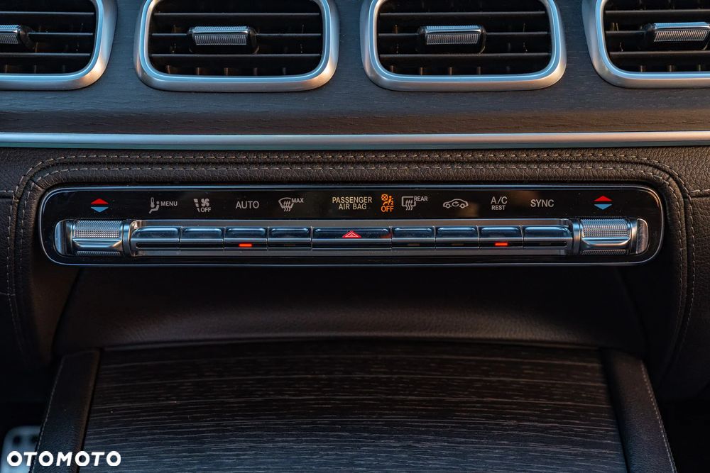 Mercedes-Benz GLS - 25