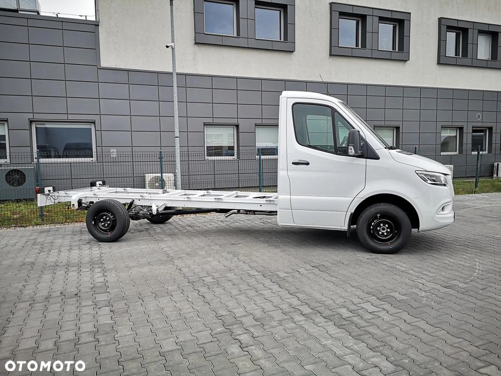Mercedes-Benz Sprinter - 4