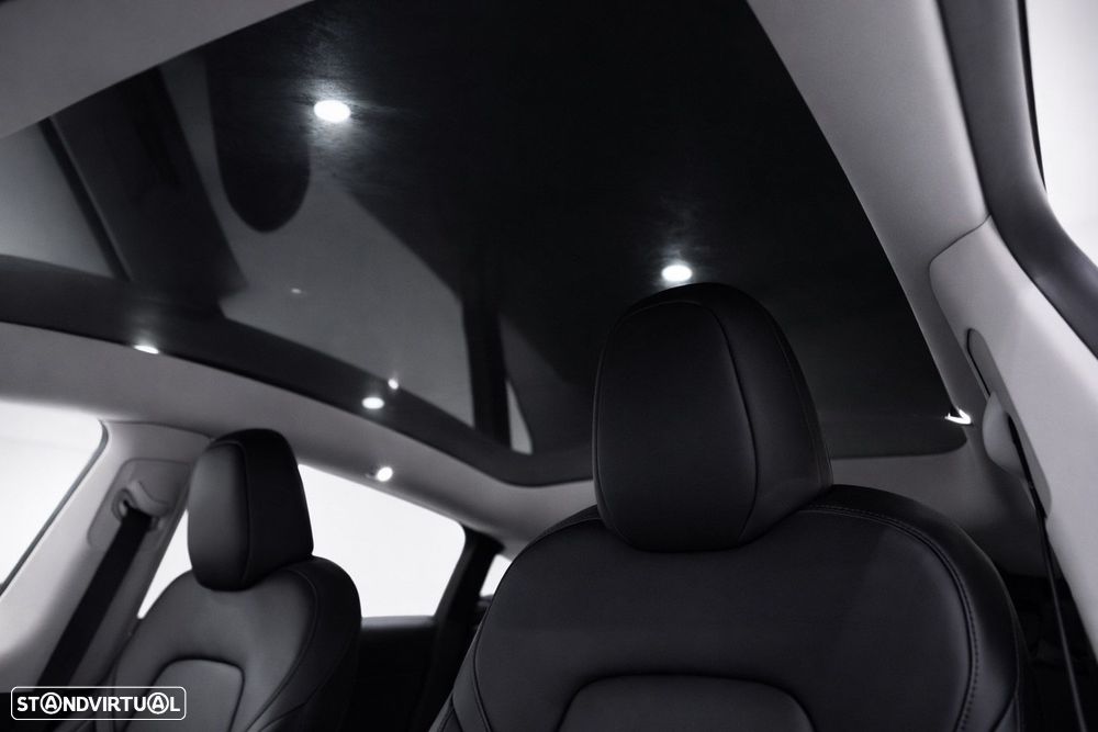Tesla Model Y Standard RWD - 21
