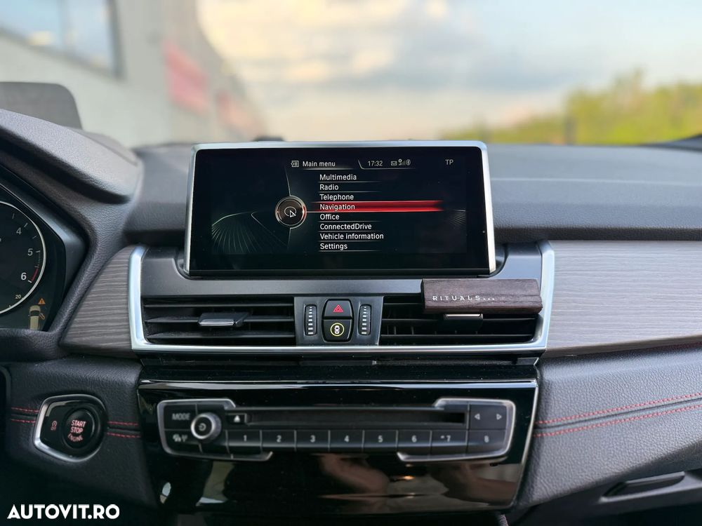 BMW Seria 2 218d - 19