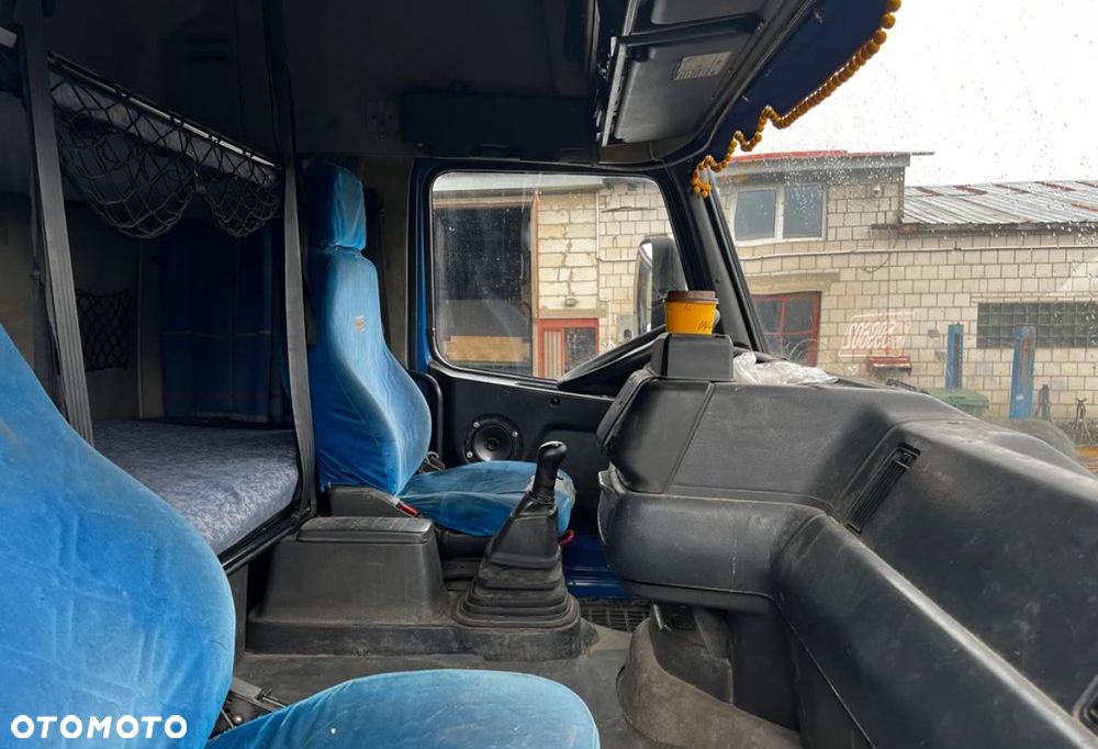 Volvo 420 / Manual / 2000 rok - 23
