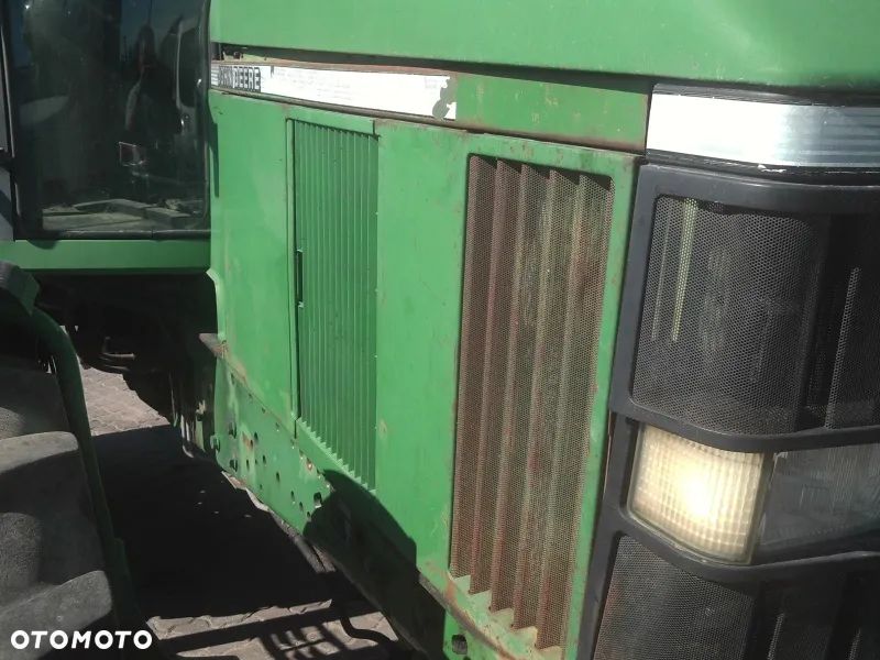 Panel boczny maski kratka prawa AL80284 John Deere 6910 - 1