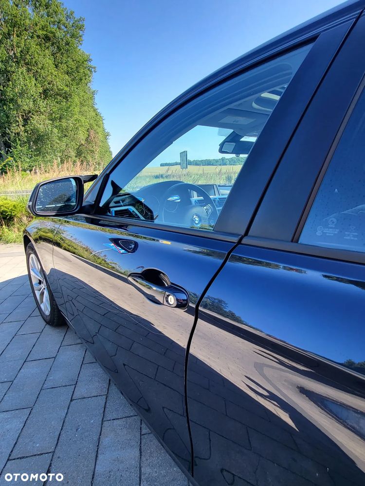 BMW Seria 3 320i - 4