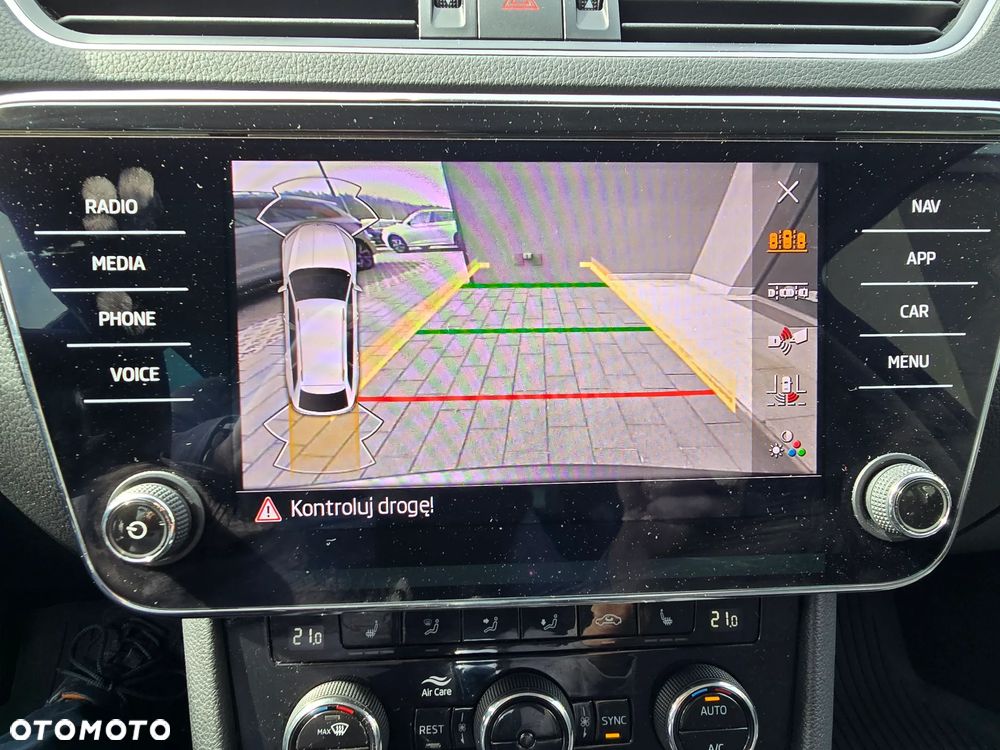 Skoda Superb 2.0 TDI SCR Style DSG - 32