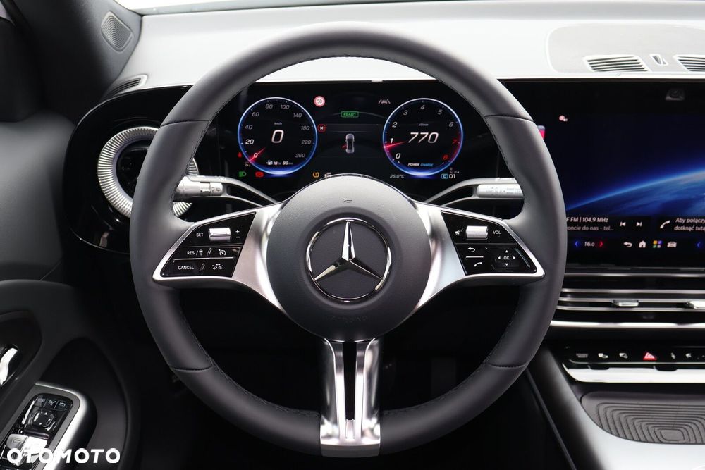 Mercedes-Benz GLB - 14
