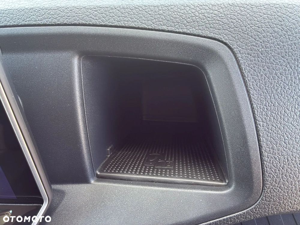 Volkswagen Crafter 35 Furgon, 2.0 TDI 177KM, Wysoki dach, r. o. 3640 - 33