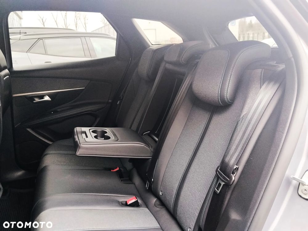 Peugeot 3008 1.5 BlueHDi Allure Pack S&S EAT8 - 17