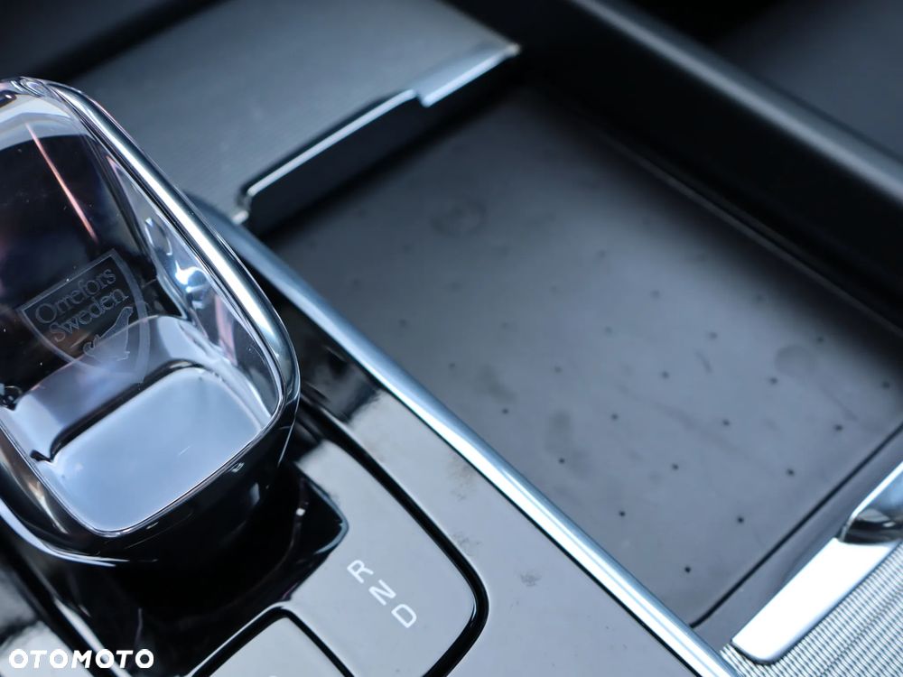 Volvo XC 60 B5 B AWD Ultra Dark - 28