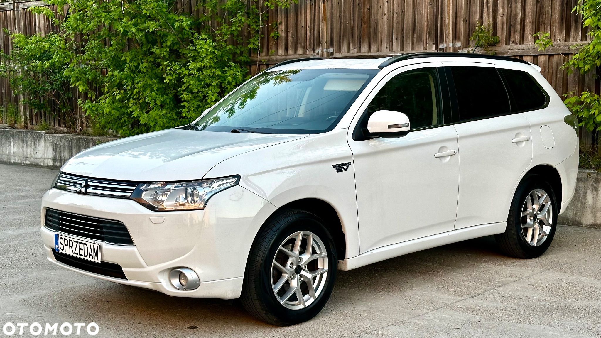 Mitsubishi Outlander 2.0 4WD Plug-In Hybrid Top - 1