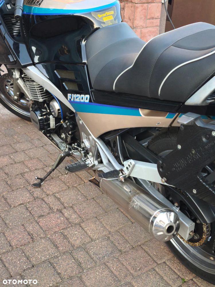 Yamaha FJ - 28