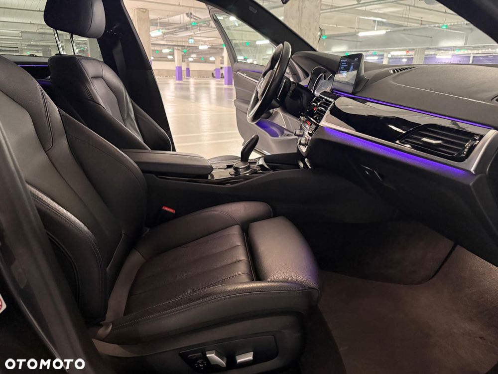 BMW Seria 5 M550d xDrive - 32