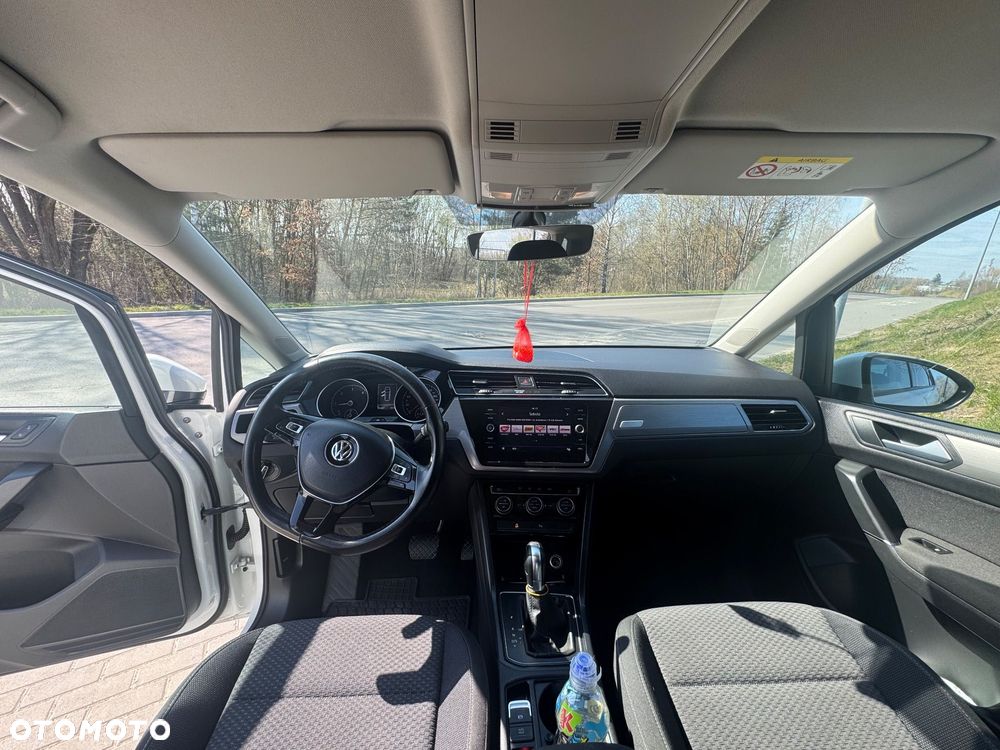 Volkswagen Touran - 11