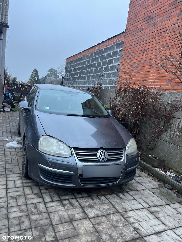 Volkswagen Jetta 1.6 FSI Comfortline - 1