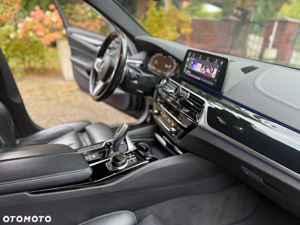 BMW Seria 5 530i xDrive M Sport sport - 9