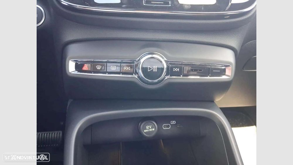 Volvo XC 40 2.0 B3 Plus Dark - 25
