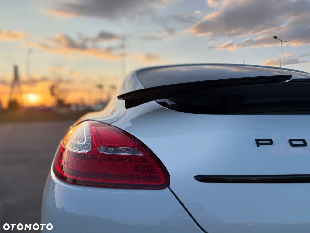 Porsche Panamera Turbo PDK - 3