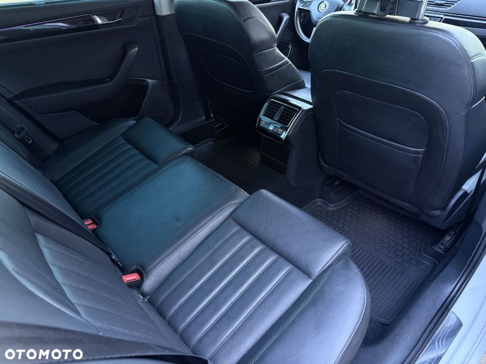 Skoda Superb 2.0 TDI L&K DSG - 35