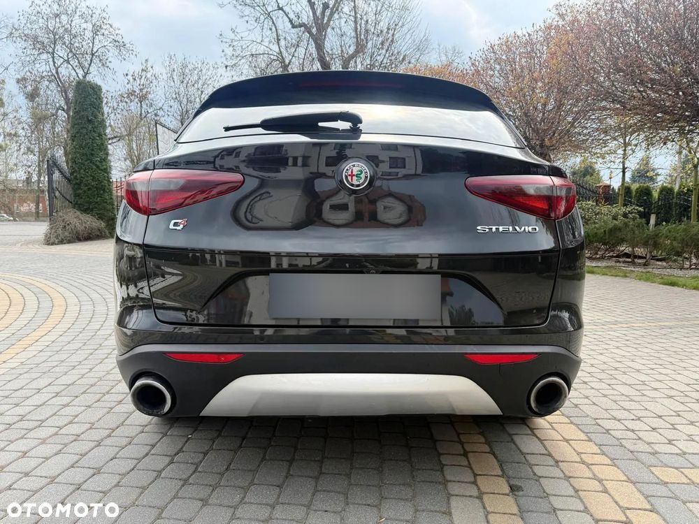 Alfa Romeo Stelvio - 30