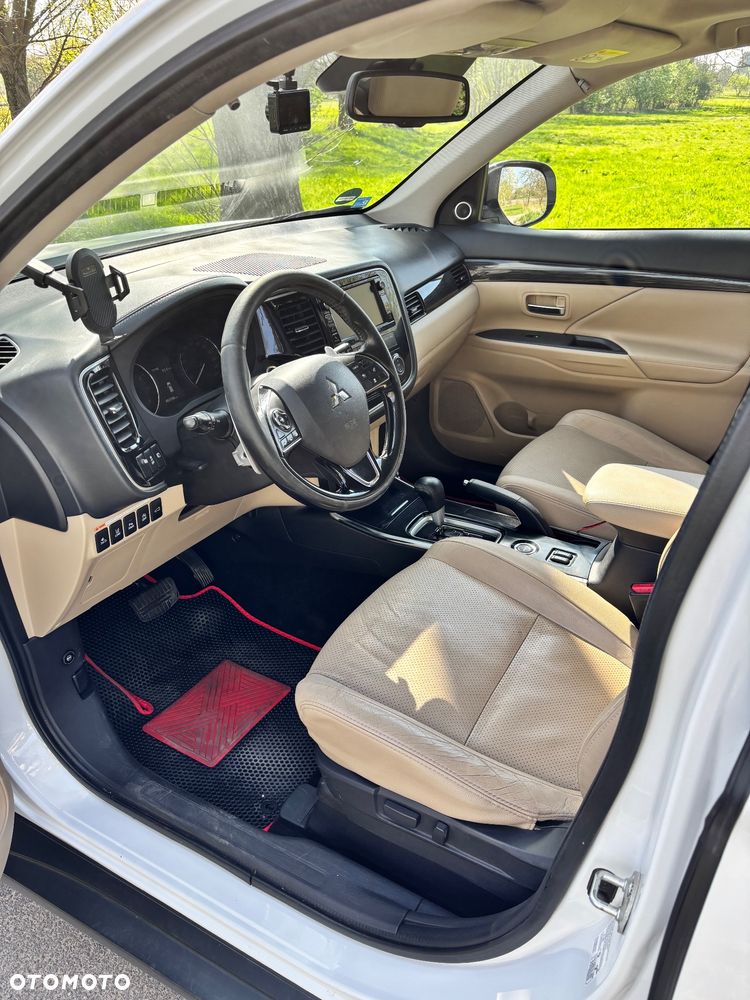 Mitsubishi Outlander 2.0 Instyle Navi 4WD CVT - 14