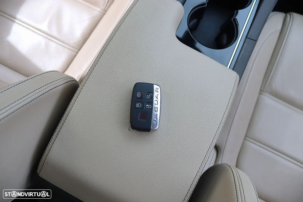 Jaguar F-Pace 20d Aut. Prestige - 25
