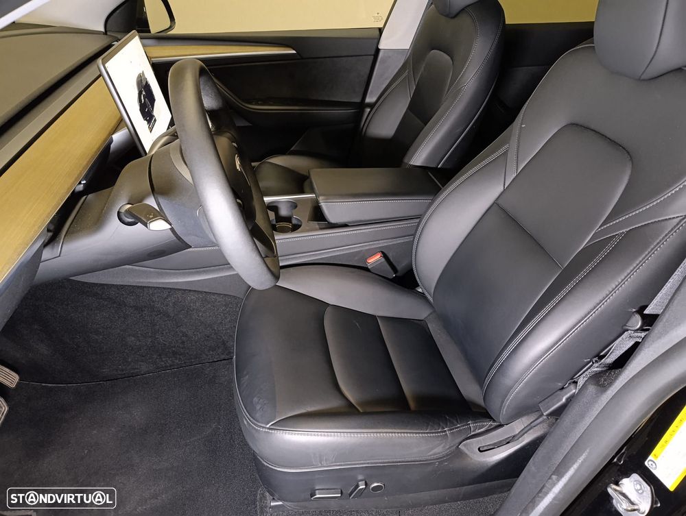 Tesla Model Y RWD - 12