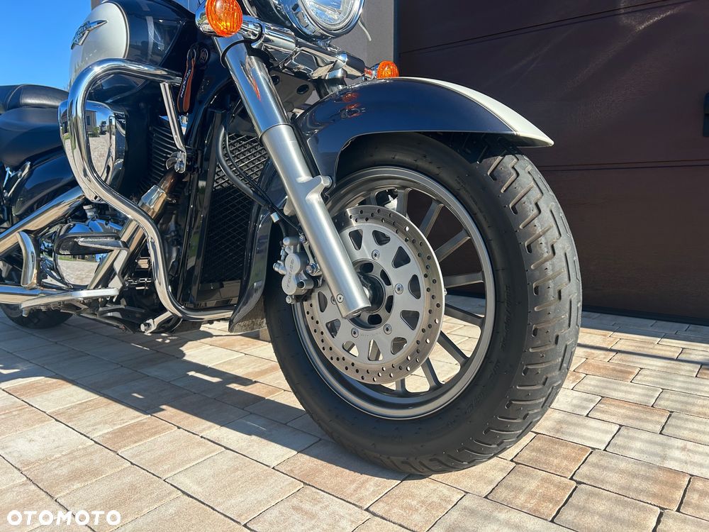 Suzuki Intruder - 13