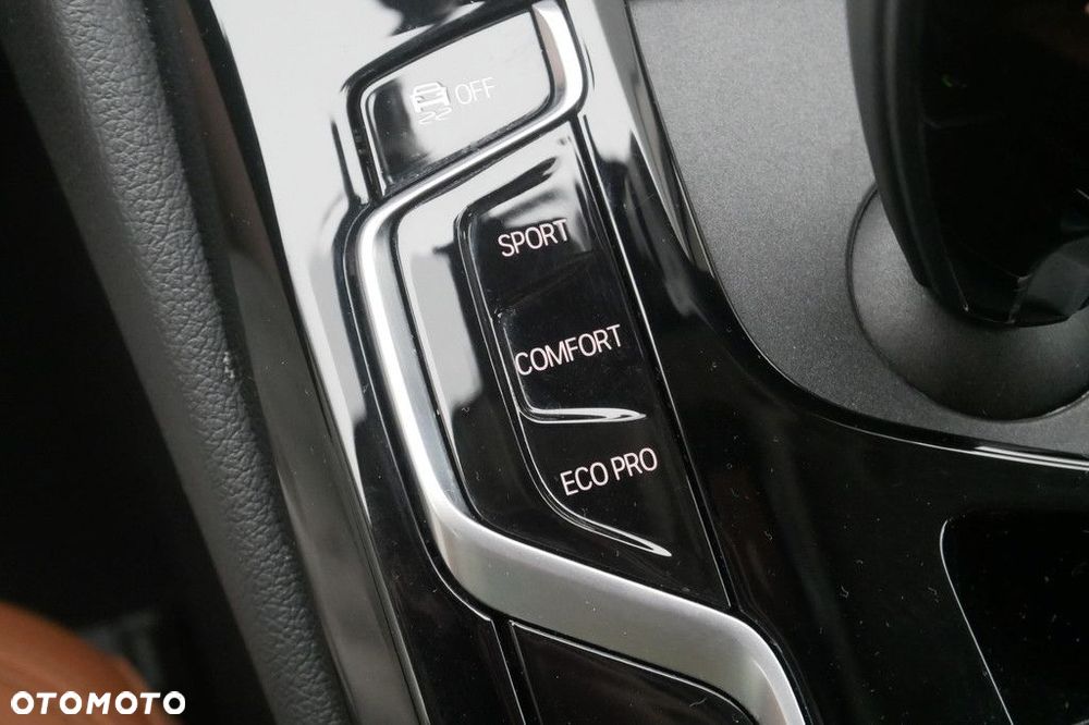 BMW Seria 5 520d xDrive - 23