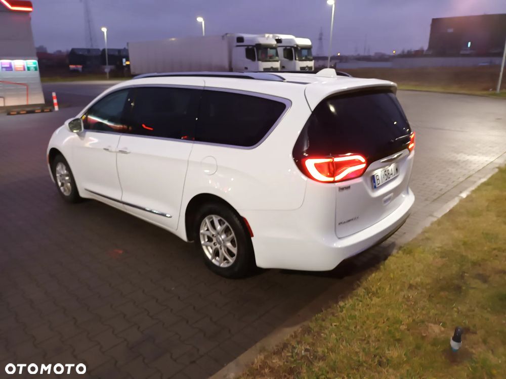 Chrysler Pacifica - 9
