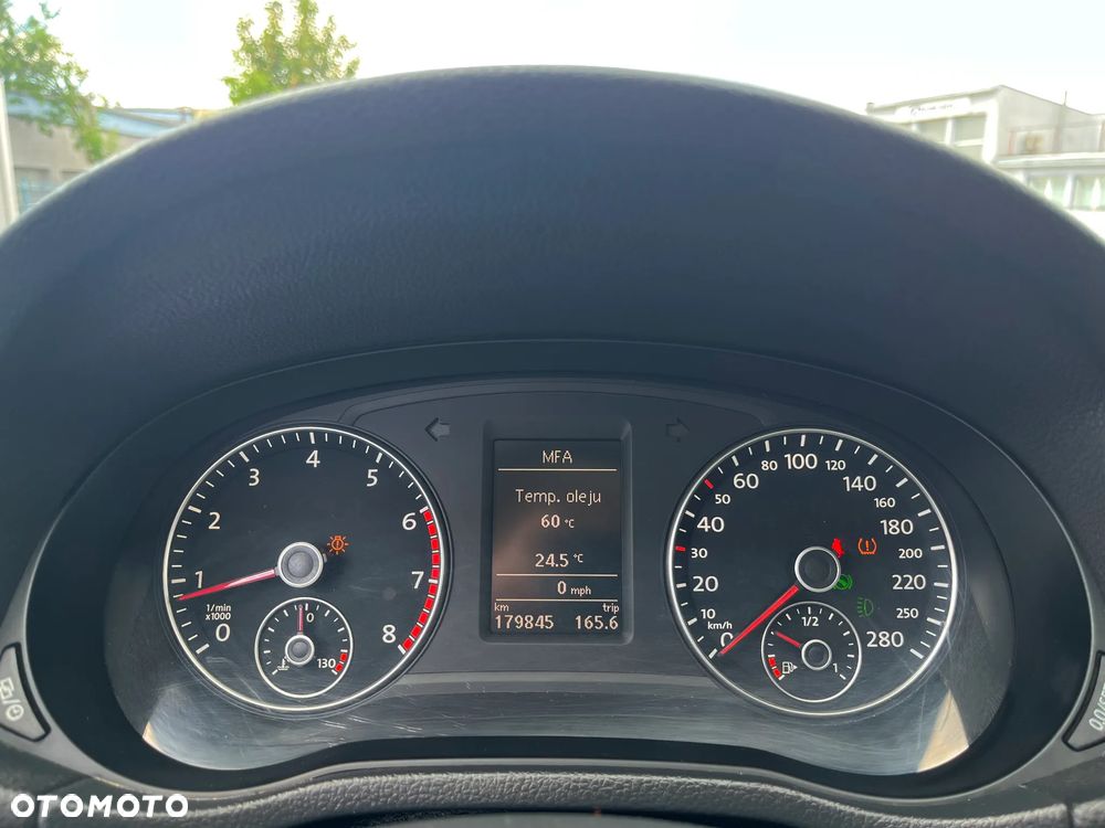 Volkswagen Passat - 20