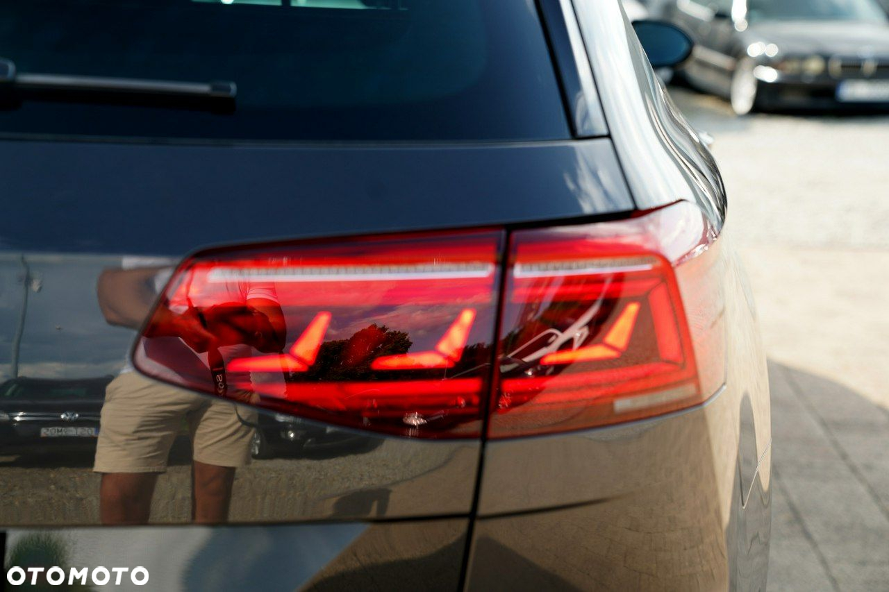 Volkswagen Passat - 12