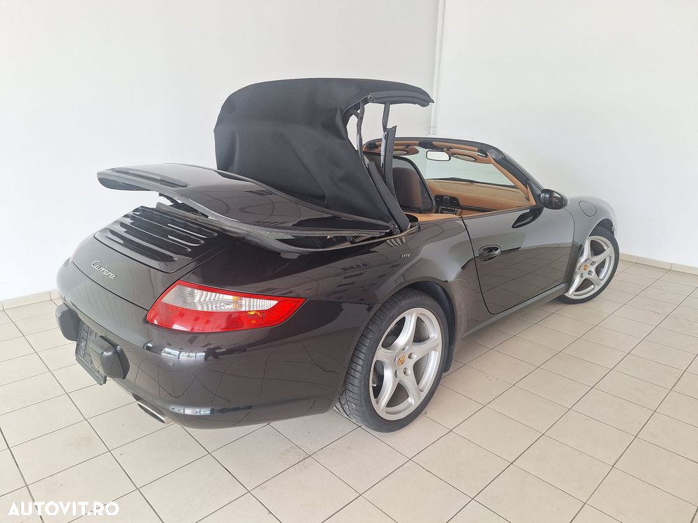 Porsche 911 Carrera 4 - 10