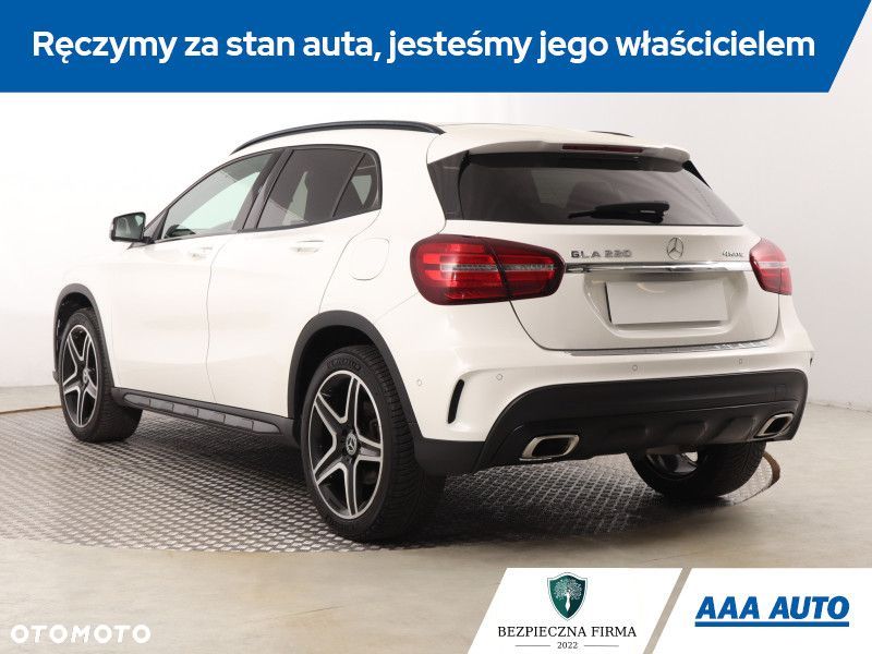 Mercedes-Benz GLA - 6