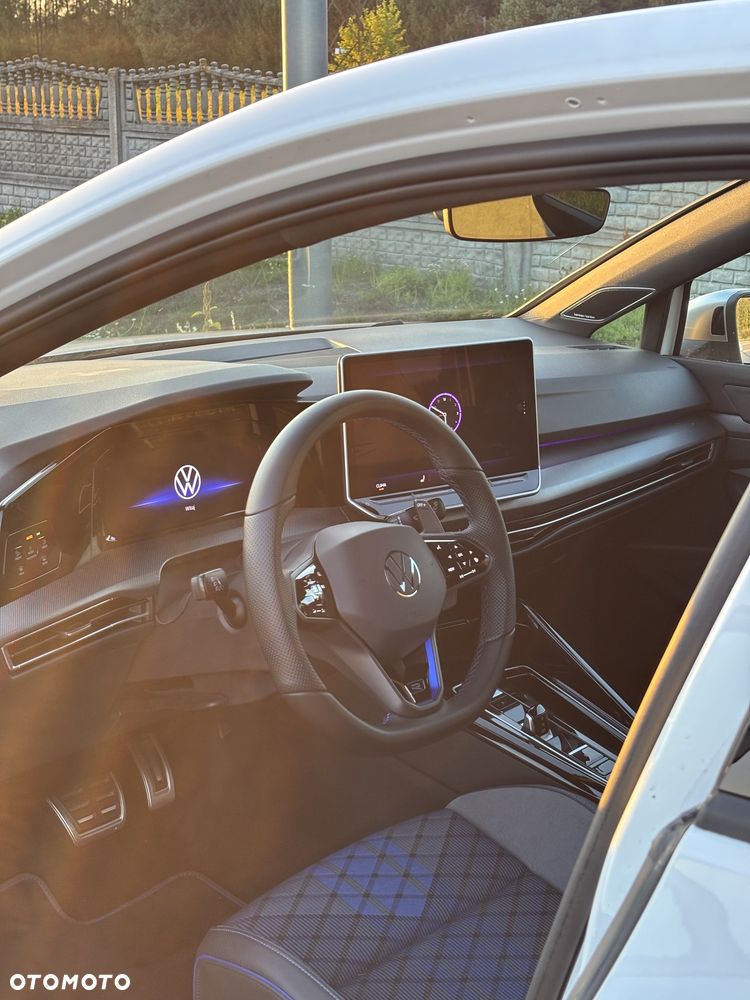 Volkswagen Golf - 10
