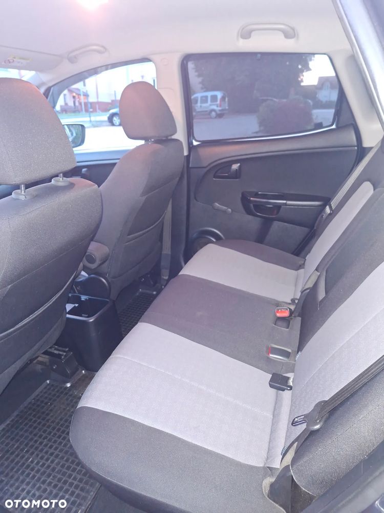 Kia Venga - 6