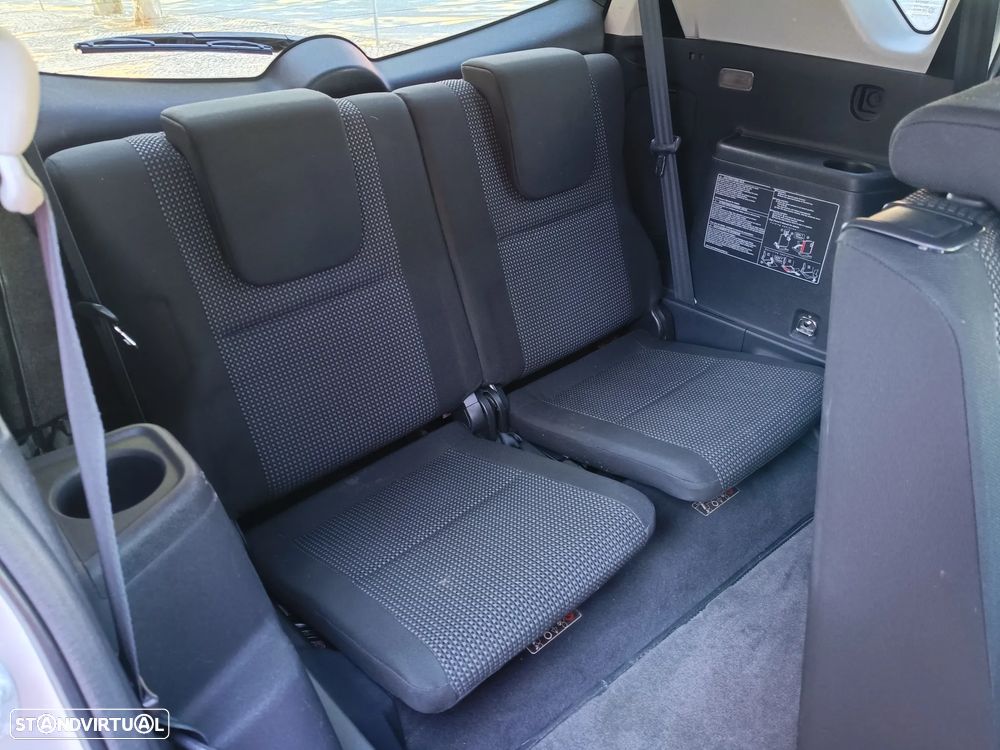 Toyota Corolla Verso 2.2 D-4D Sol - 9