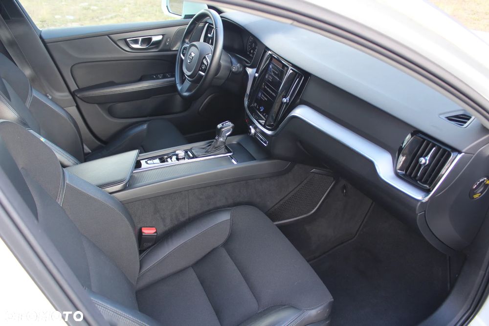 Volvo V60 Cross Country D4 AWD Geartronic - 23