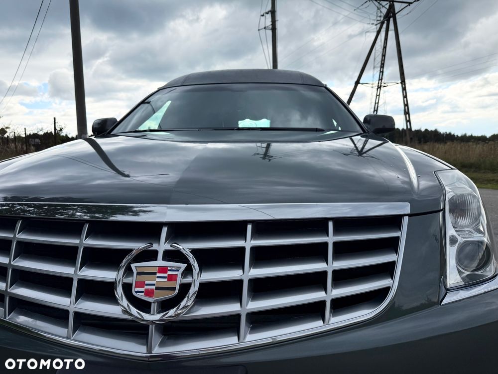 Cadillac DTS - 10