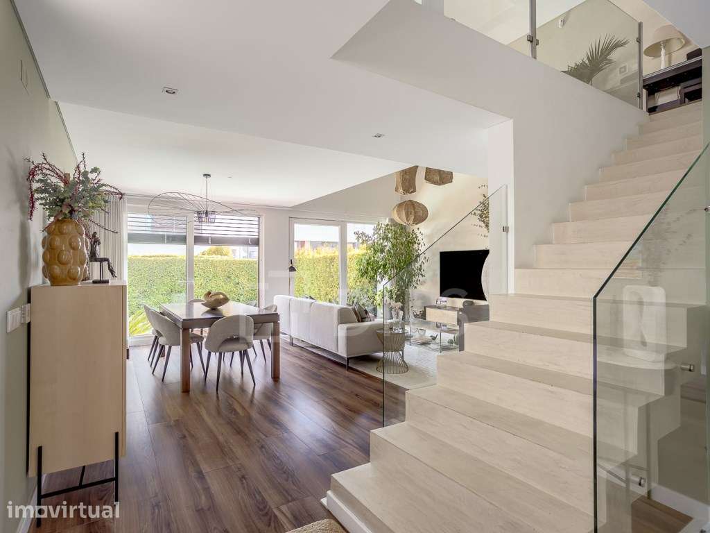 Moradia T3+1 contemporânea, com jardim e piscina em Carcavelos - Grande imagem: 4/49